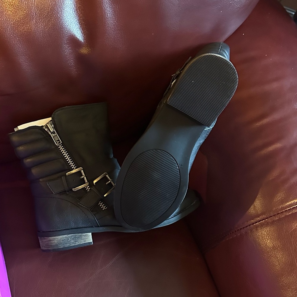 Rampage Idgie Black ankle boots. Size 7 1/
New never worn